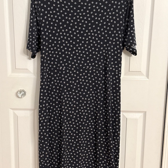 Ann Taylor Black and White CHIC Floral Midi Dress. NEW WITH TAG - Picture 6 of 9